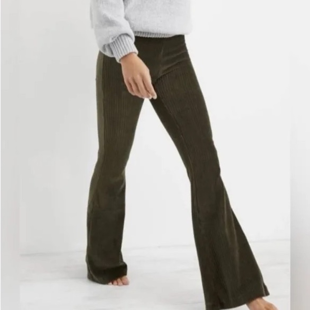 NWT Aerie Groove On High Waisted Velour Flare Olive Green Pants, size M - Picture 2 of 12